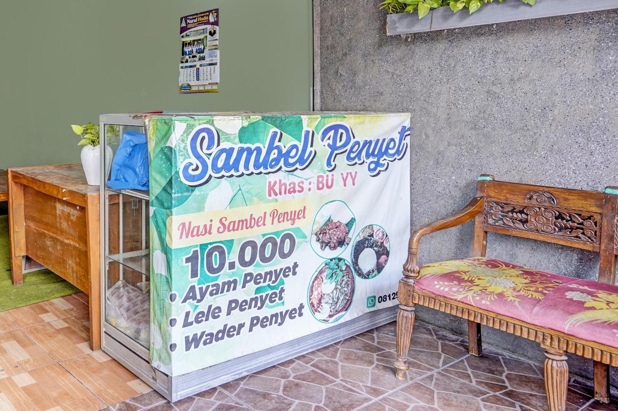 Mojokerto Spot On 91716 Kost Yy Syariah酒店 外观 照片