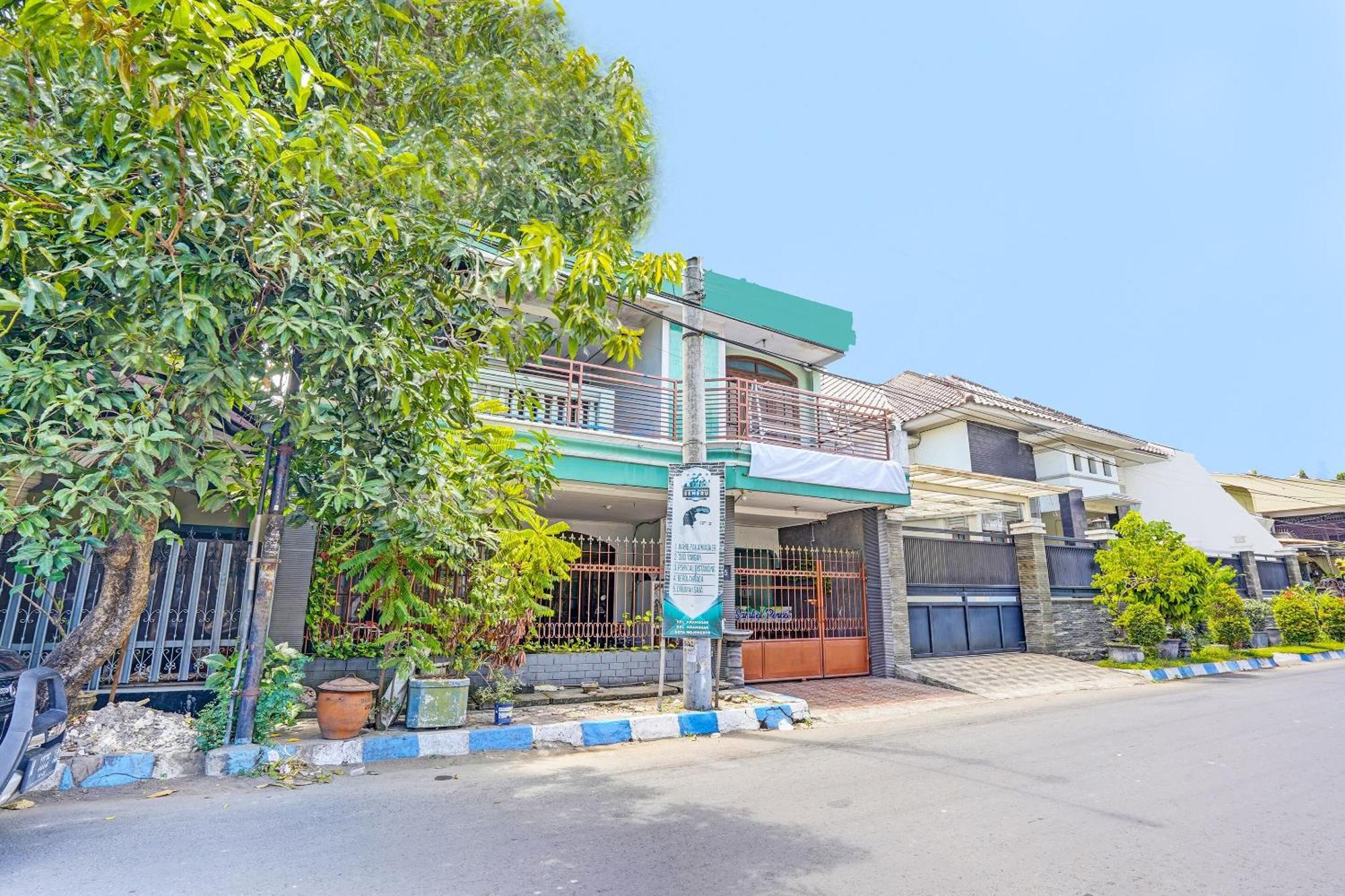 Mojokerto Spot On 91716 Kost Yy Syariah酒店 外观 照片
