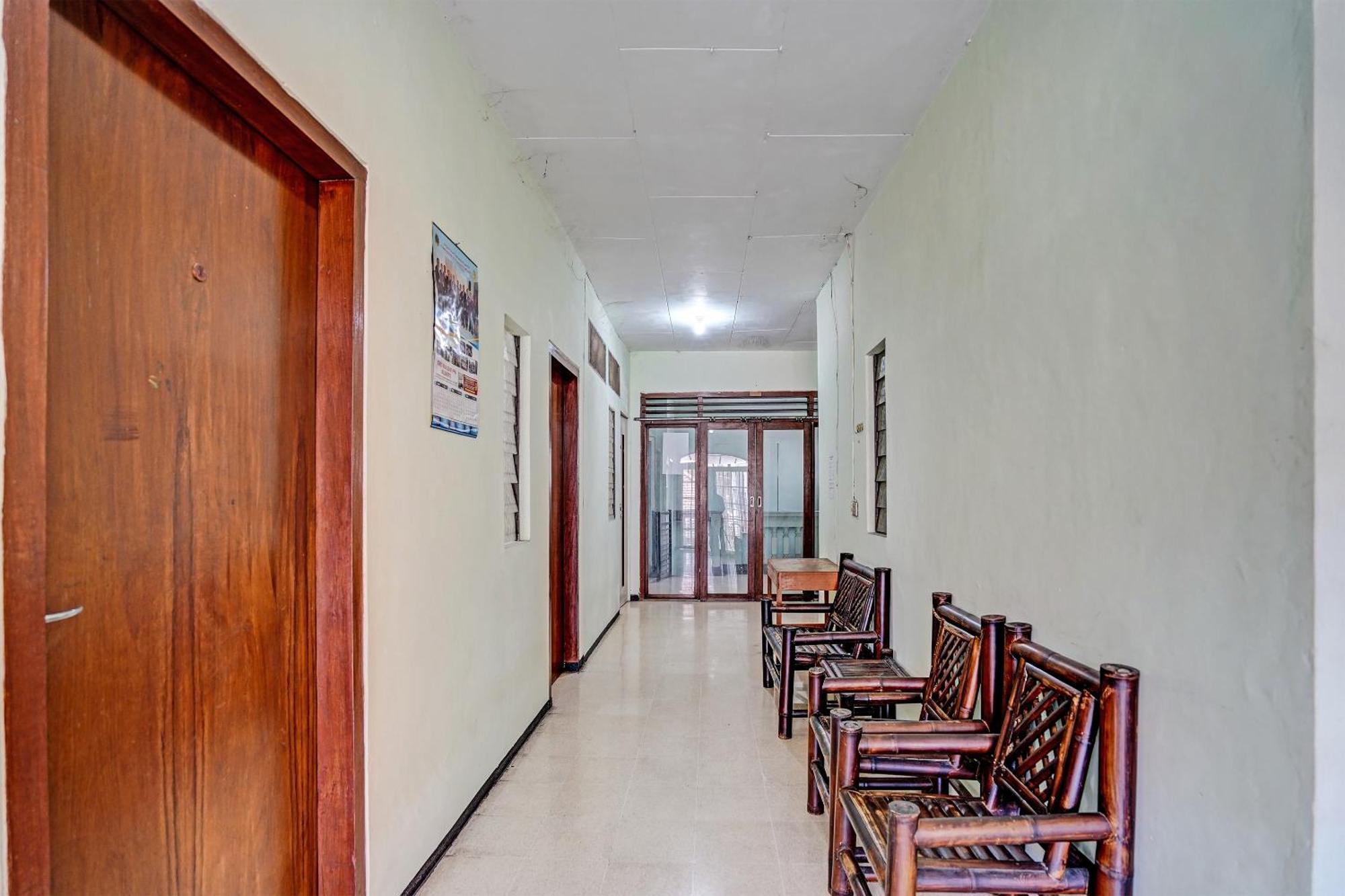 Mojokerto Spot On 91716 Kost Yy Syariah酒店 外观 照片