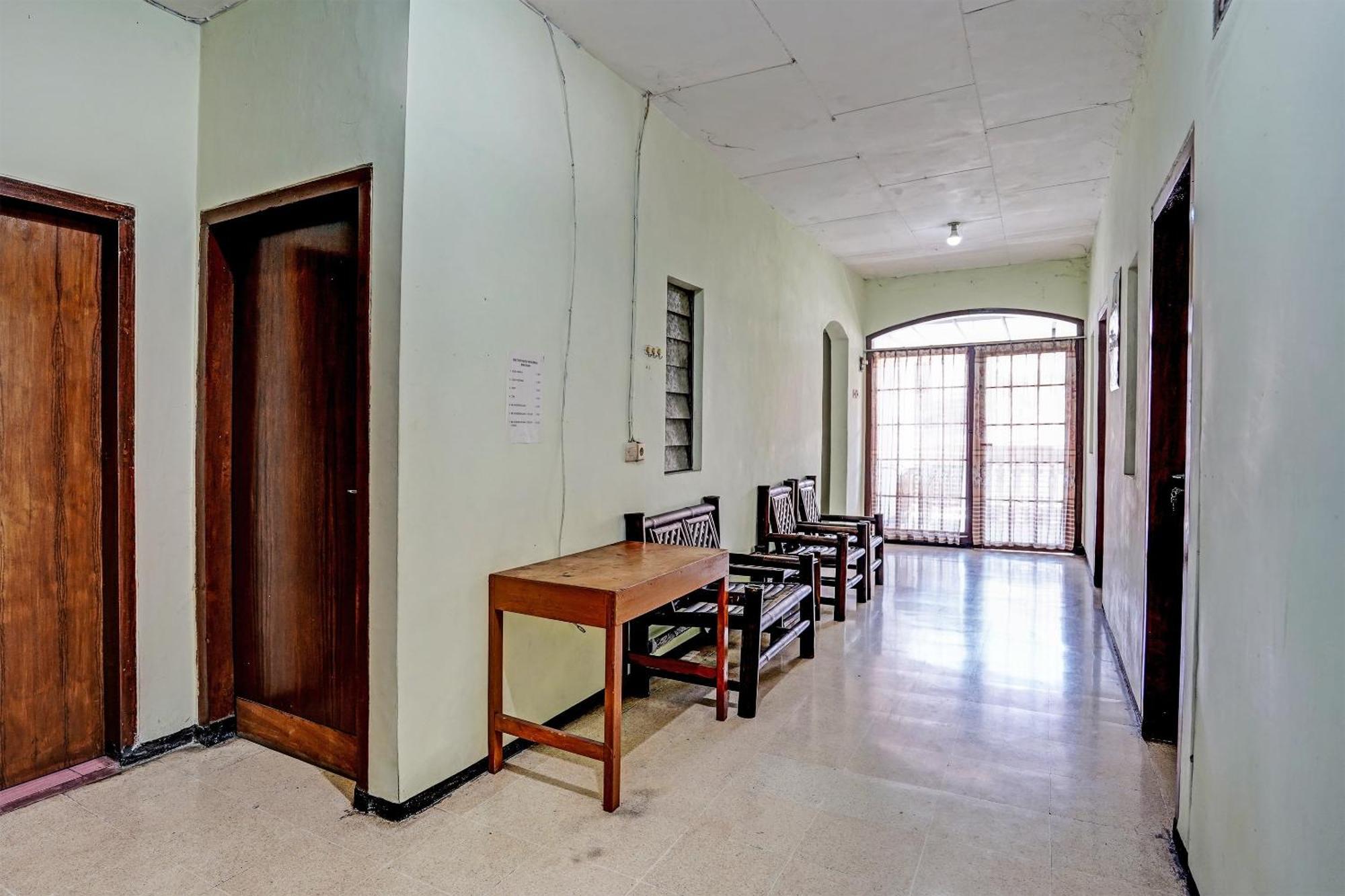 Mojokerto Spot On 91716 Kost Yy Syariah酒店 外观 照片